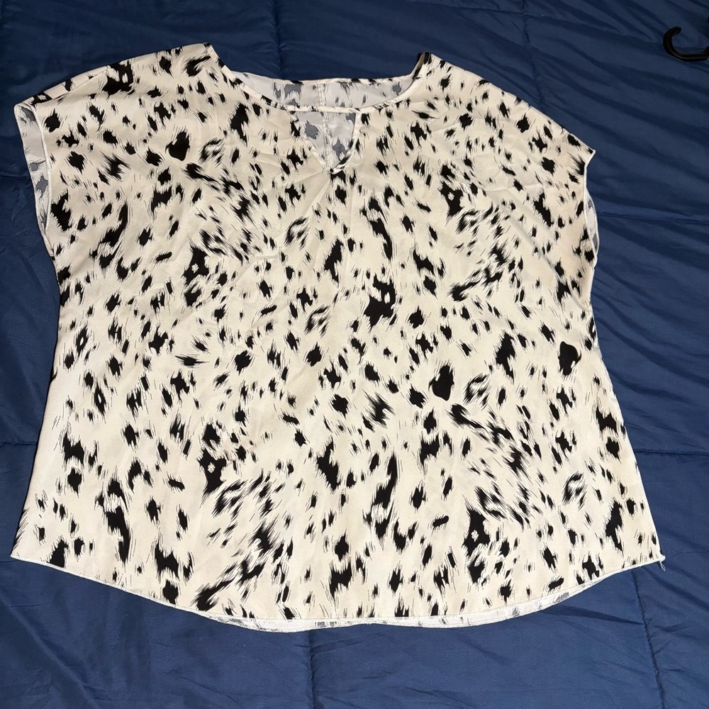 Women's Black and White Top